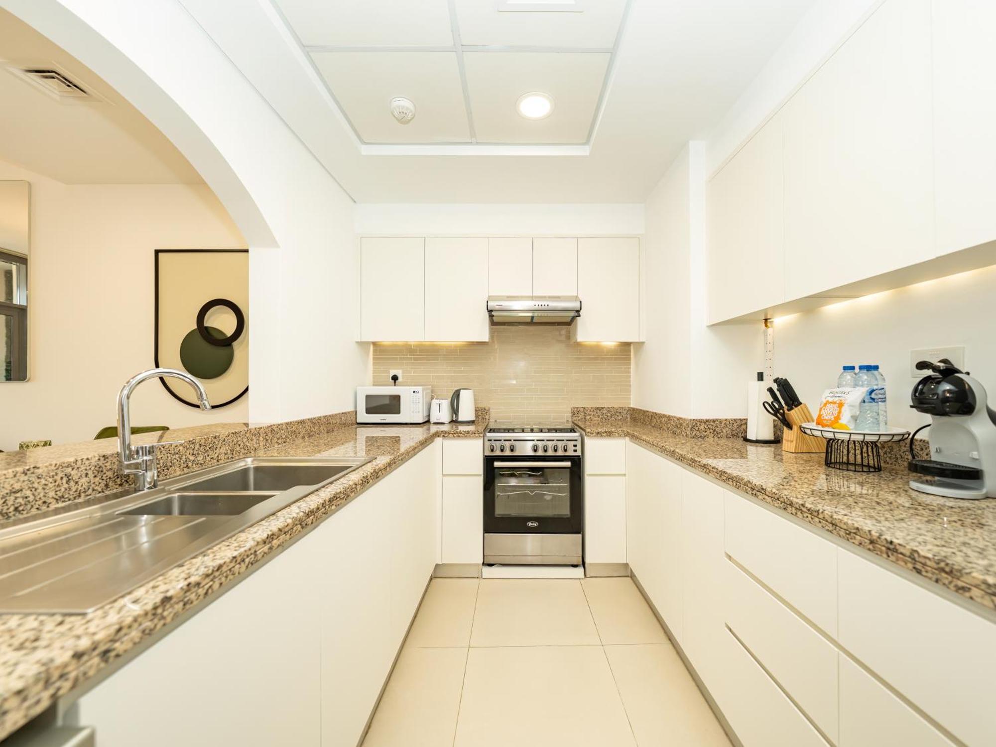 Bahay bakasyunan Luxury 2br With Burj View, Very Close To Mall *